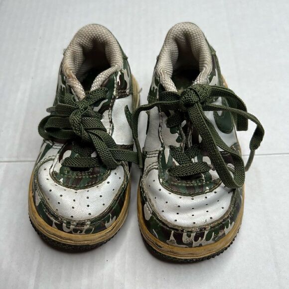 Nike Air Force 1 size 5C low green army camo sneakers - Picture 2 of 9